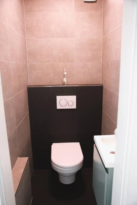 Charming Modern 2 Bedroom Apartment Alzingen Bagian luar foto