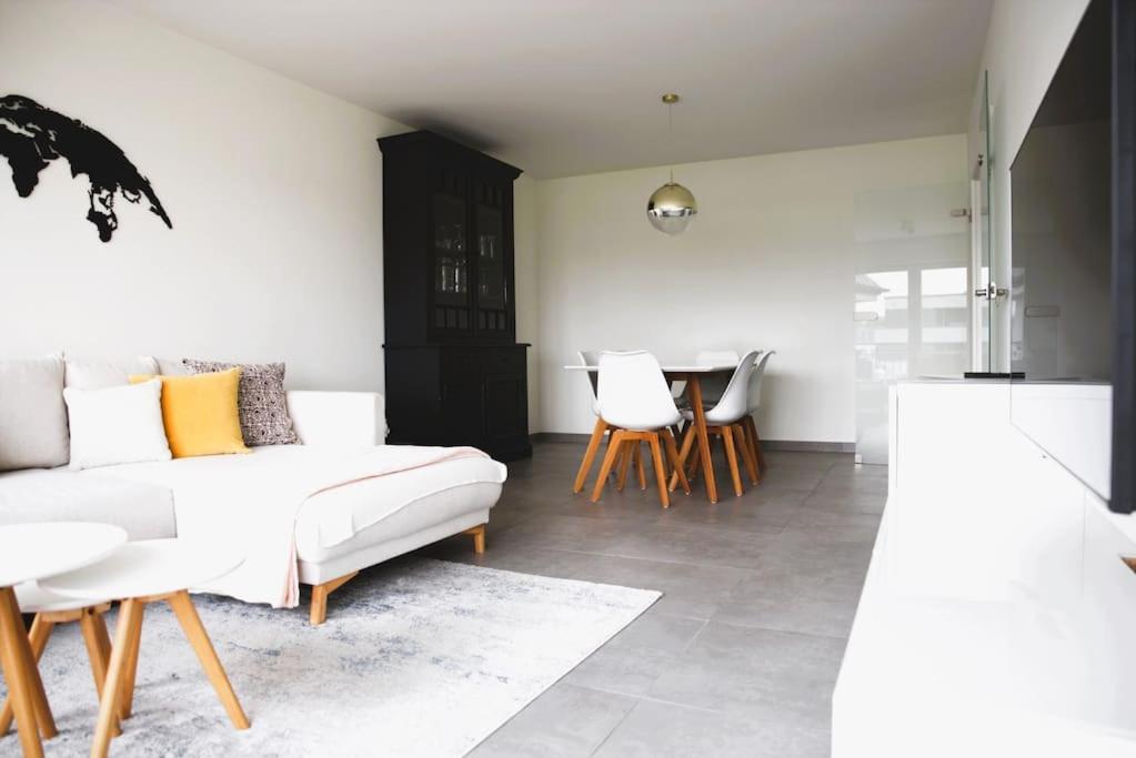 Charming Modern 2 Bedroom Apartment Alzingen Bagian luar foto